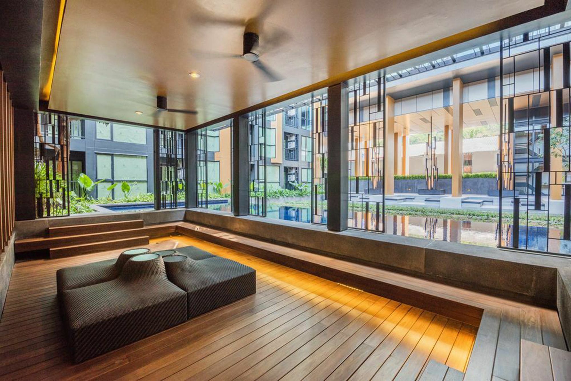 Hotell The Base Height By Gif 3*
